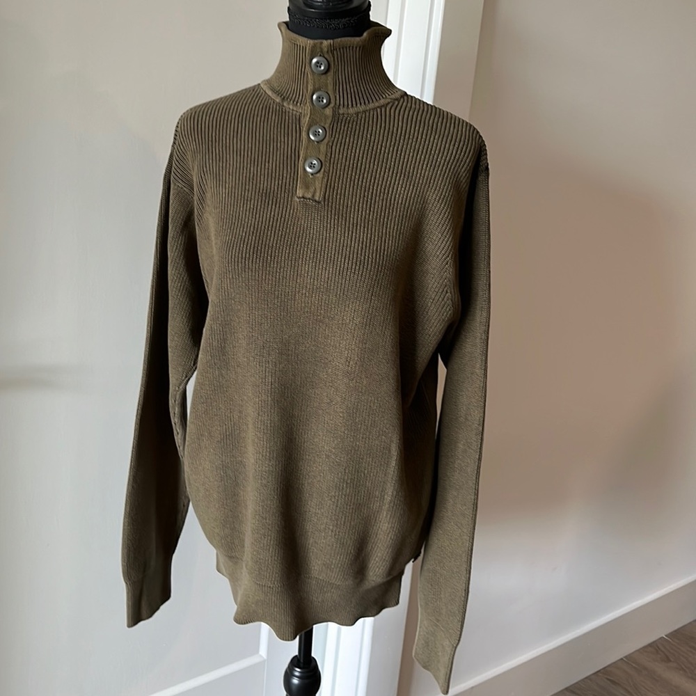 Green crew neck sweater from IZOD